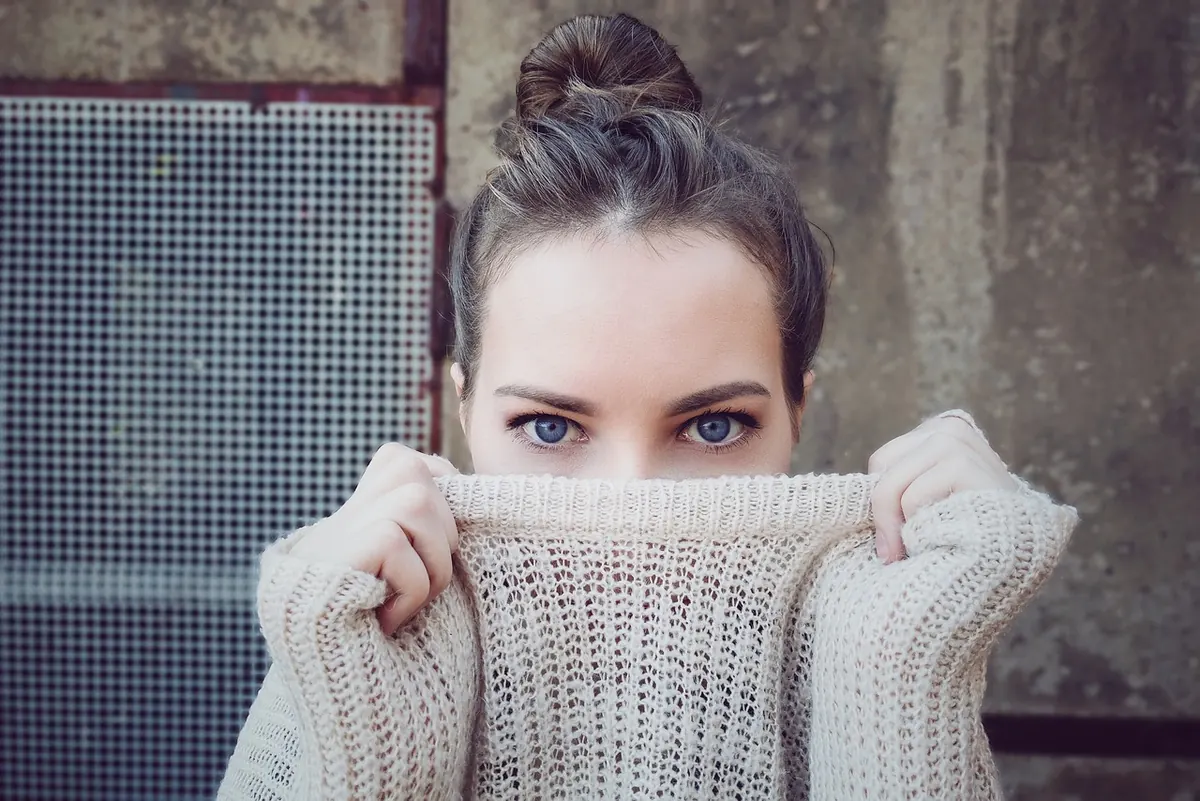 How to Choose the Right Sweater Neckline for Your Face Shape